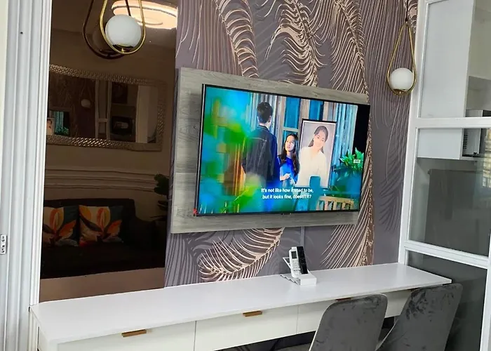 Posh 1 Bedroom Unit+ Netflix*wifi @ Shore 2 *